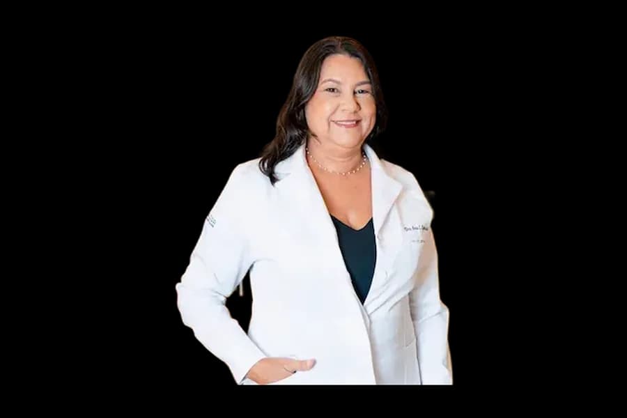 Dra. Ana Cláudia Soares Espindola — Médico(a) da Clínica Intrador